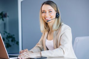Answering service woman smiling and sitting.